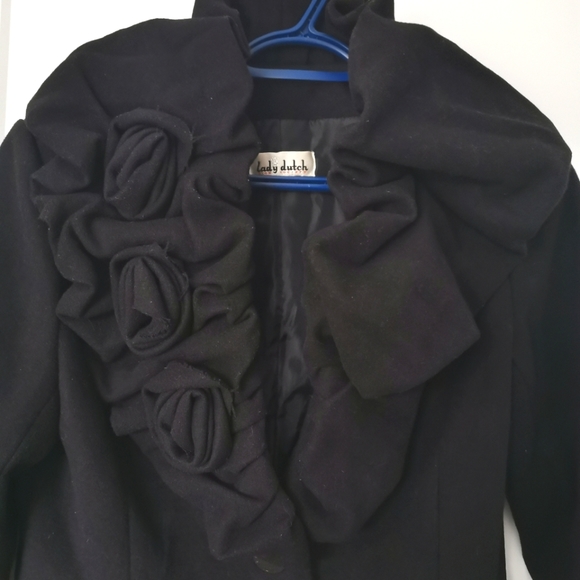 Beautiful Lady Dutch Coat - Picture 2 of 8